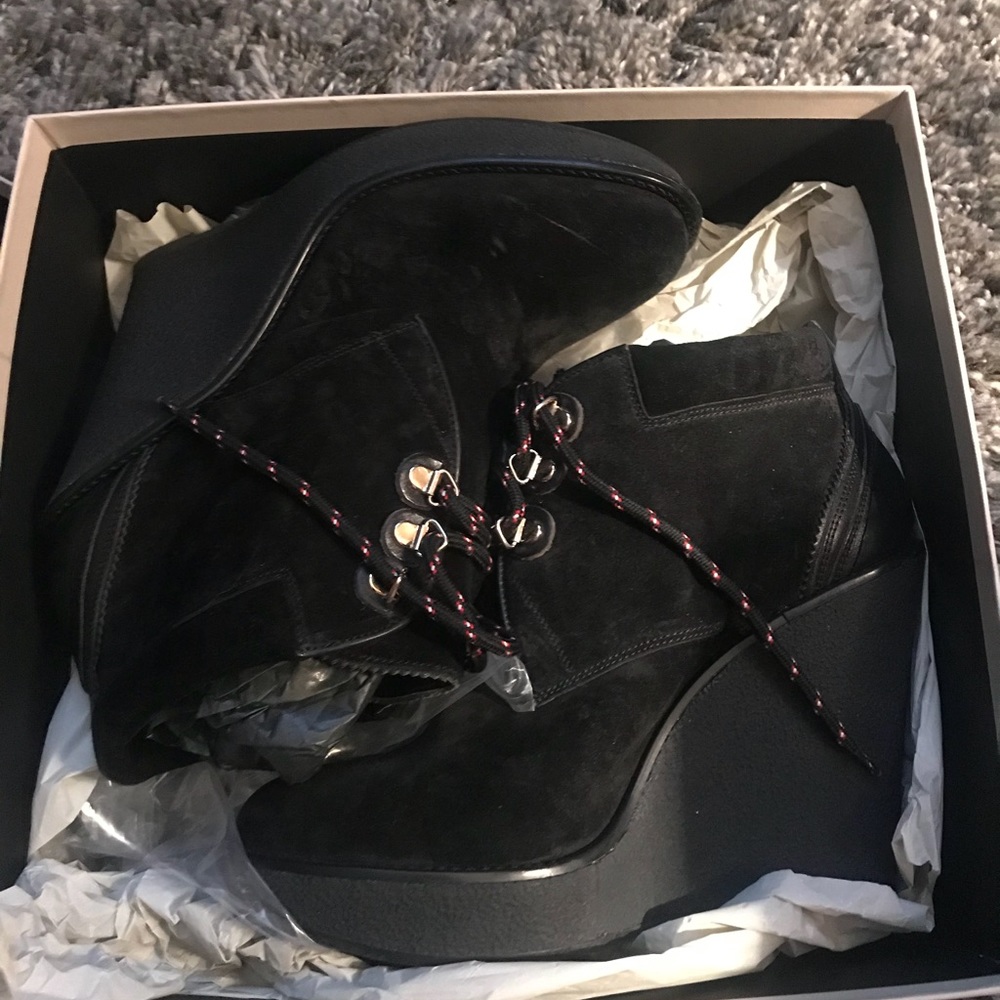 BURBERRY BOOTIES